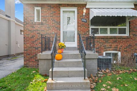 Photo 3 at 202 Alderbrae Avenue, Alderwood, Toronto