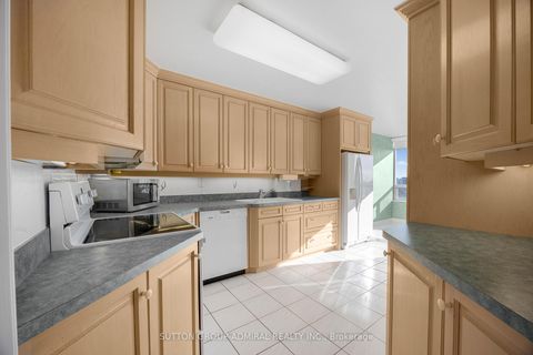 Photo 7 at 1402 - 343 Clark Avenue W, Yorkhill, Vaughan