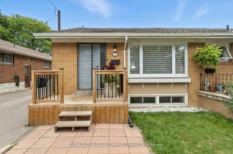Photo 1 at 33 Murellen Crescent, Victoria Village, Toronto