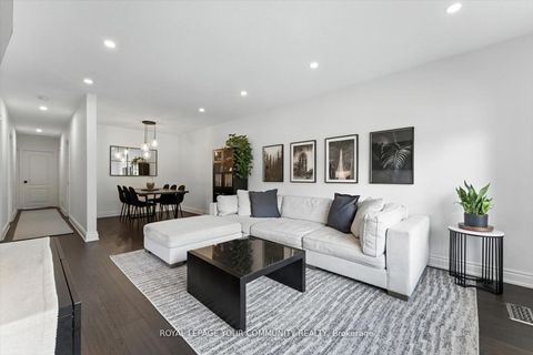 Photo 3 at 33 Murellen Crescent, Victoria Village, Toronto