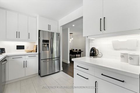 Photo 16 at 33 Murellen Crescent, Victoria Village, Toronto