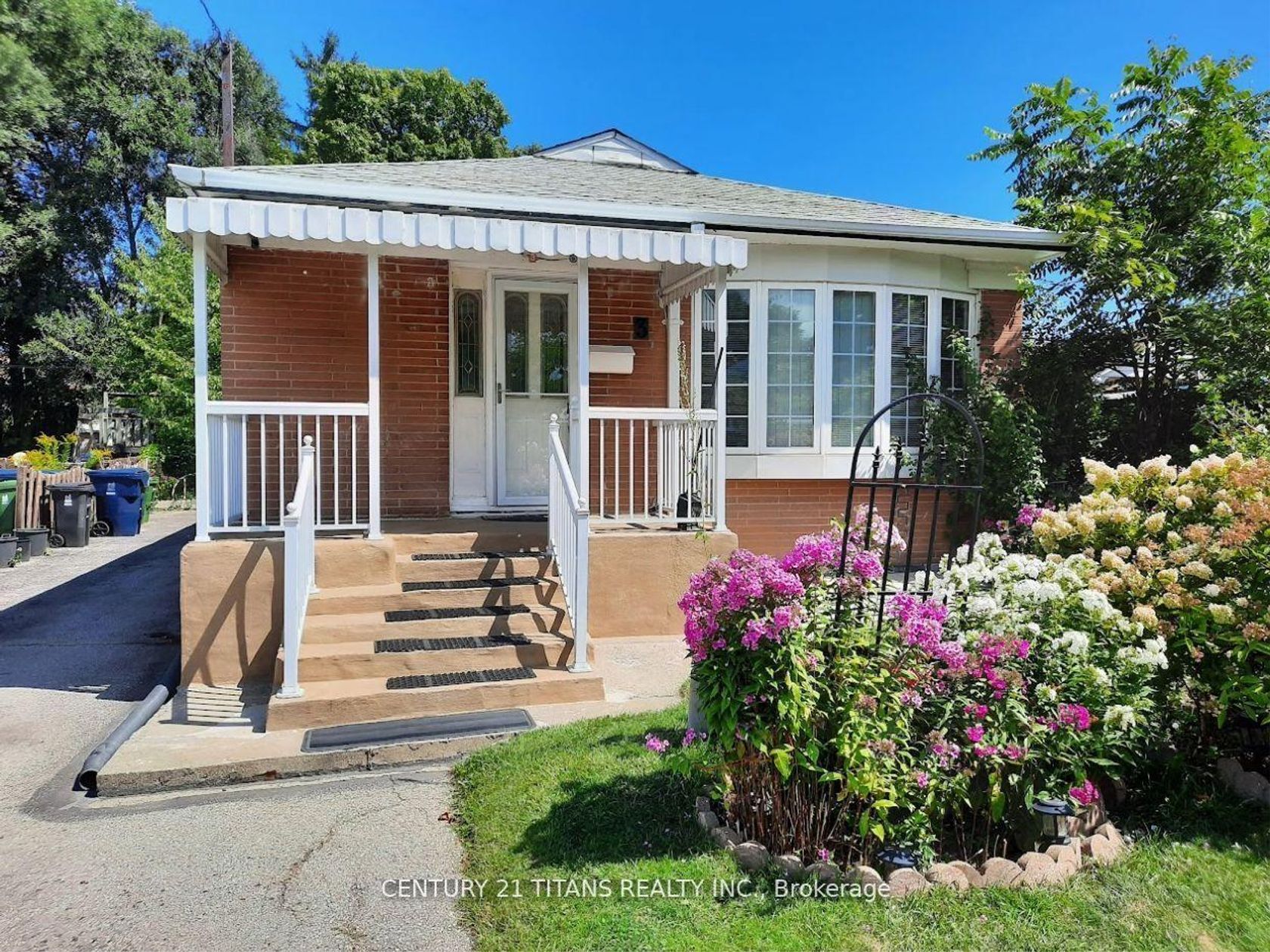 3 Saugeen Crescent, Kennedy Park, Toronto 