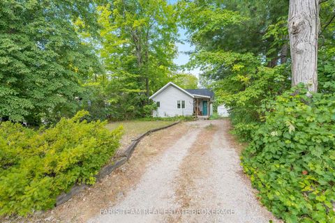 Photo 2 at 728 Hastings Avenue, Alcona, Innisfil