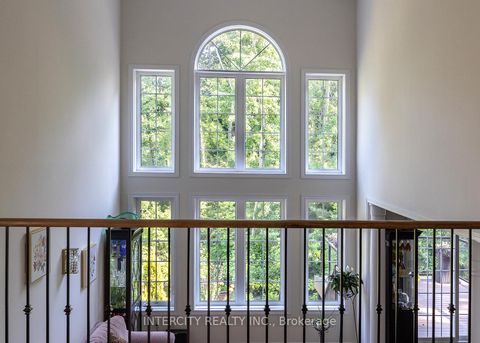 Photo 7 at 23 Halo Court, Patterson, Vaughan