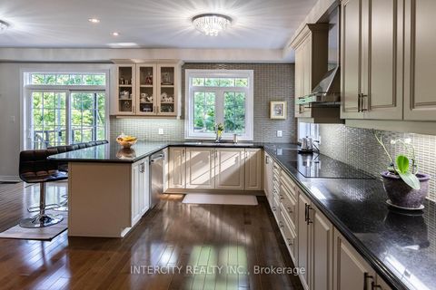 Photo 9 at 23 Halo Court, Patterson, Vaughan