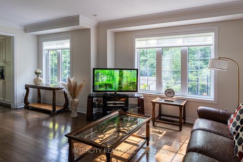 Photo 12 at 23 Halo Court, Patterson, Vaughan