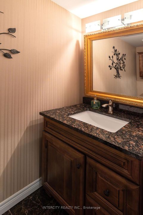 Photo 13 at 23 Halo Court, Patterson, Vaughan