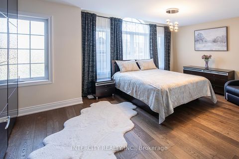 Photo 18 at 23 Halo Court, Patterson, Vaughan