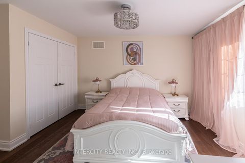 Photo 19 at 23 Halo Court, Patterson, Vaughan