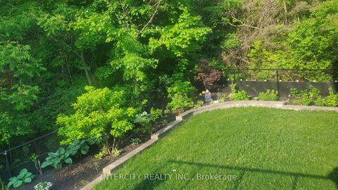 Photo 34 at 23 Halo Court, Patterson, Vaughan