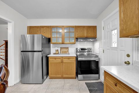 Photo 3 at 58 Frankton Crescent, York University Heights, Toronto