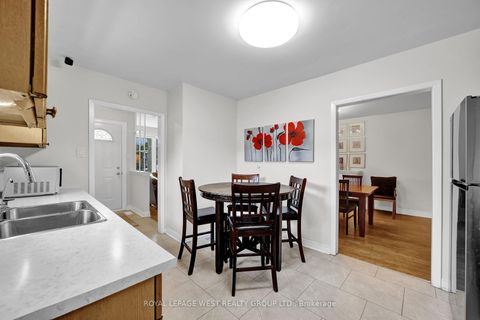 Photo 4 at 58 Frankton Crescent, York University Heights, Toronto