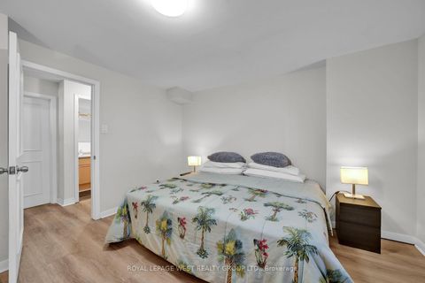 Photo 7 at 58 Frankton Crescent, York University Heights, Toronto