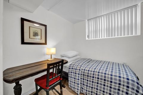 Photo 11 at 58 Frankton Crescent, York University Heights, Toronto