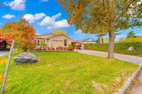 Photo 1 at 49 Tunmead Square, Malvern, Toronto