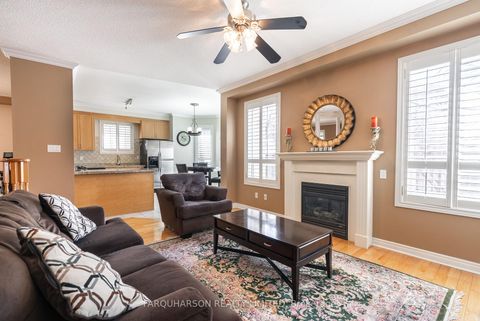 Photo 7 at 129 Fox Hound Crescent, Vellore Village, Vaughan