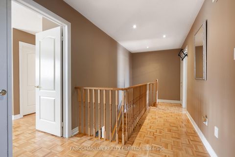 Photo 11 at 129 Fox Hound Crescent, Vellore Village, Vaughan