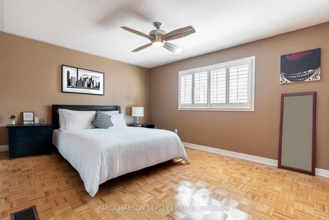 Photo 12 at 129 Fox Hound Crescent, Vellore Village, Vaughan
