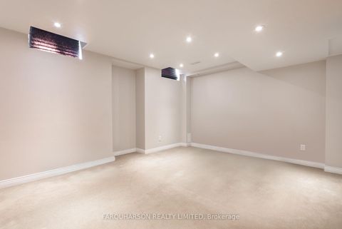 Photo 19 at 129 Fox Hound Crescent, Vellore Village, Vaughan