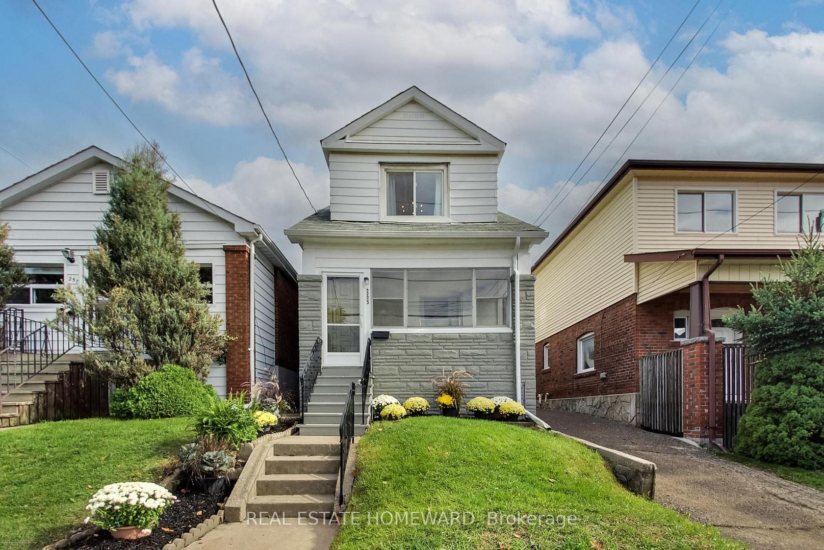 255 Westlake Avenue, Lumsden, Toronto 