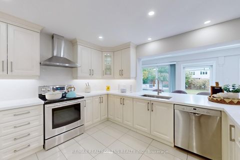 Photo 12 at 501 Palmer Avenue, Bayview Hill, Richmond Hill