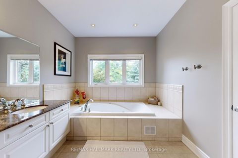 Photo 24 at 436 Paradelle Drive, Oak Ridges Lake Wilcox, Richmond Hill