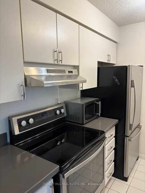 Photo 4 at 909 - 24 Wellesley Street W, Bay Street Corridor, Toronto