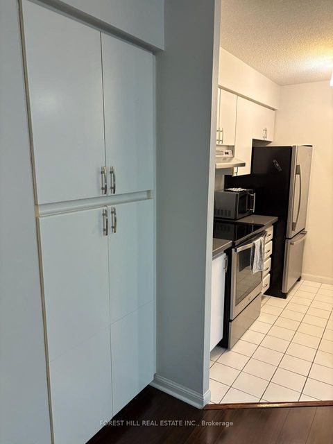 Photo 5 at 909 - 24 Wellesley Street W, Bay Street Corridor, Toronto