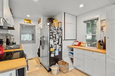 Photo 5 at 4 Warvet Crescent, Parkview, Toronto