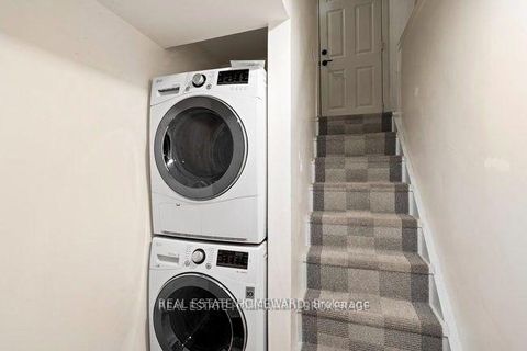 Photo 16 at 4 Warvet Crescent, Parkview, Toronto