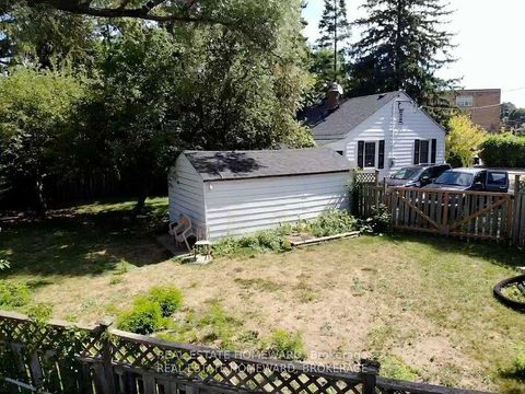 Photo 36 at 4 Warvet Crescent, Parkview, Toronto