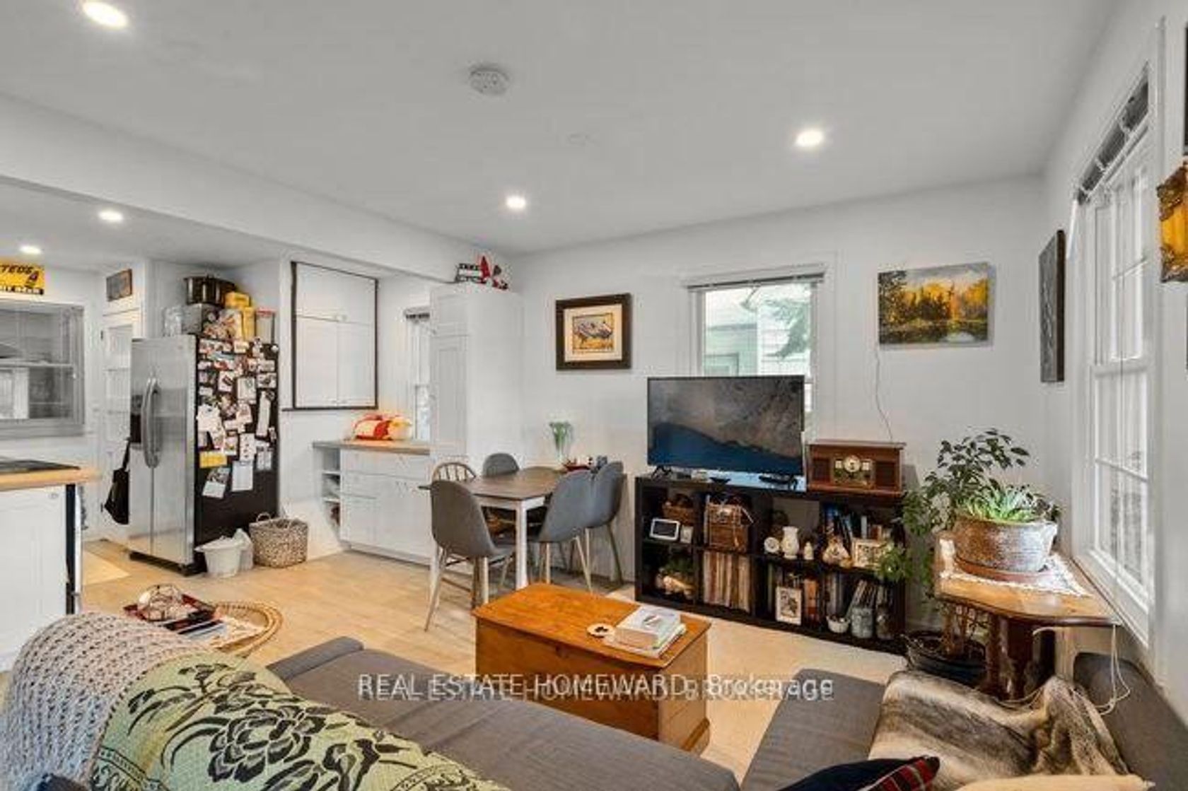 Photo 2 at 4 Warvet Crescent, Parkview, Toronto Photo 2 at 4 Warvet Crescent, Parkview, Toronto