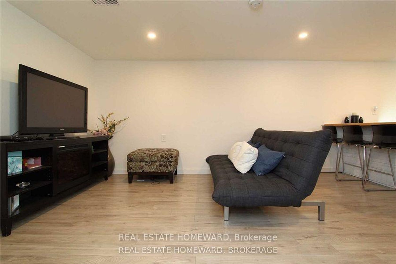 Photo 18 at 4 Warvet Crescent, Parkview, Toronto Photo 18 at 4 Warvet Crescent, Parkview, Toronto
