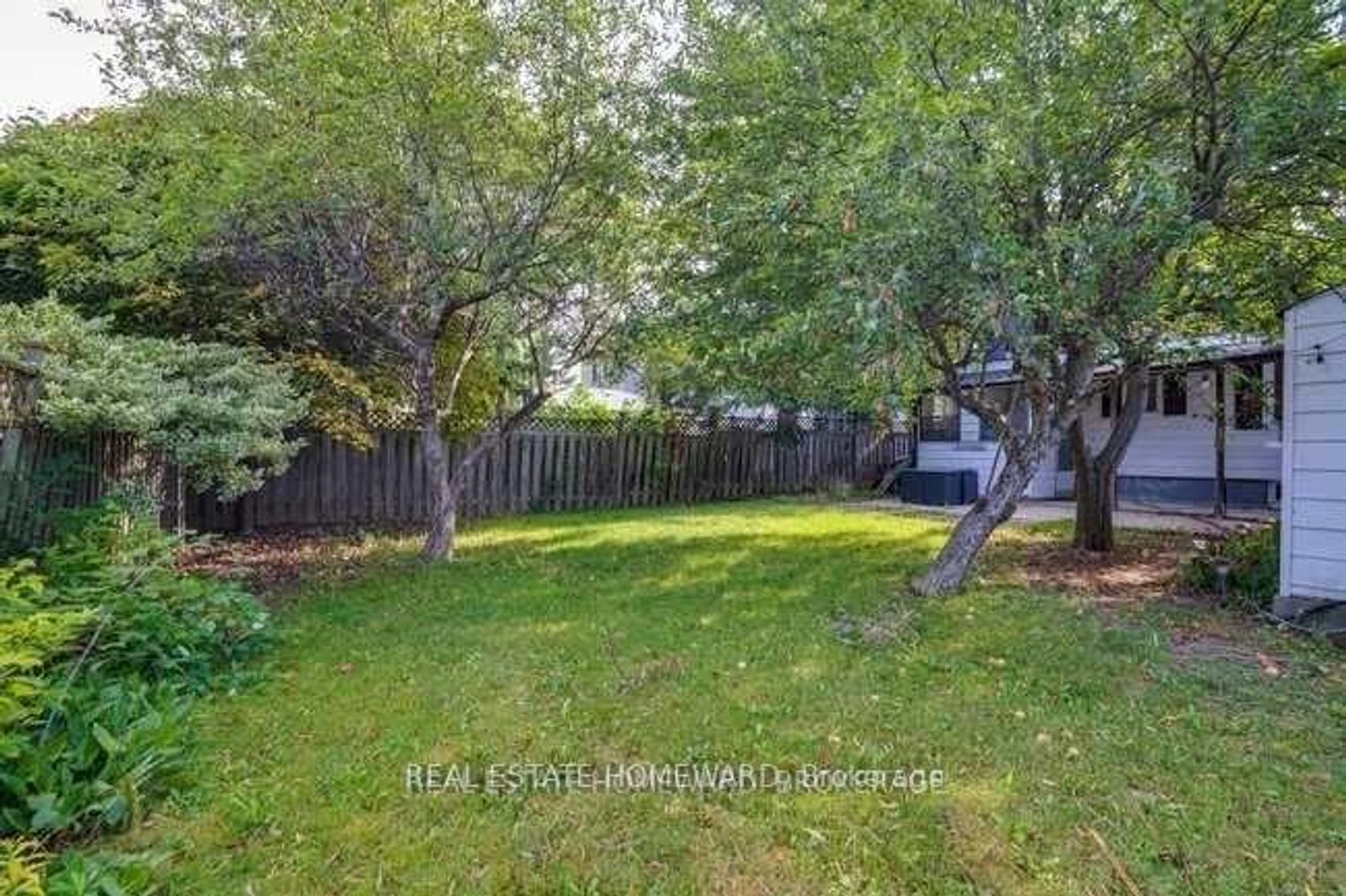 Photo 31 at 4 Warvet Crescent, Parkview, Toronto Photo 31 at 4 Warvet Crescent, Parkview, Toronto