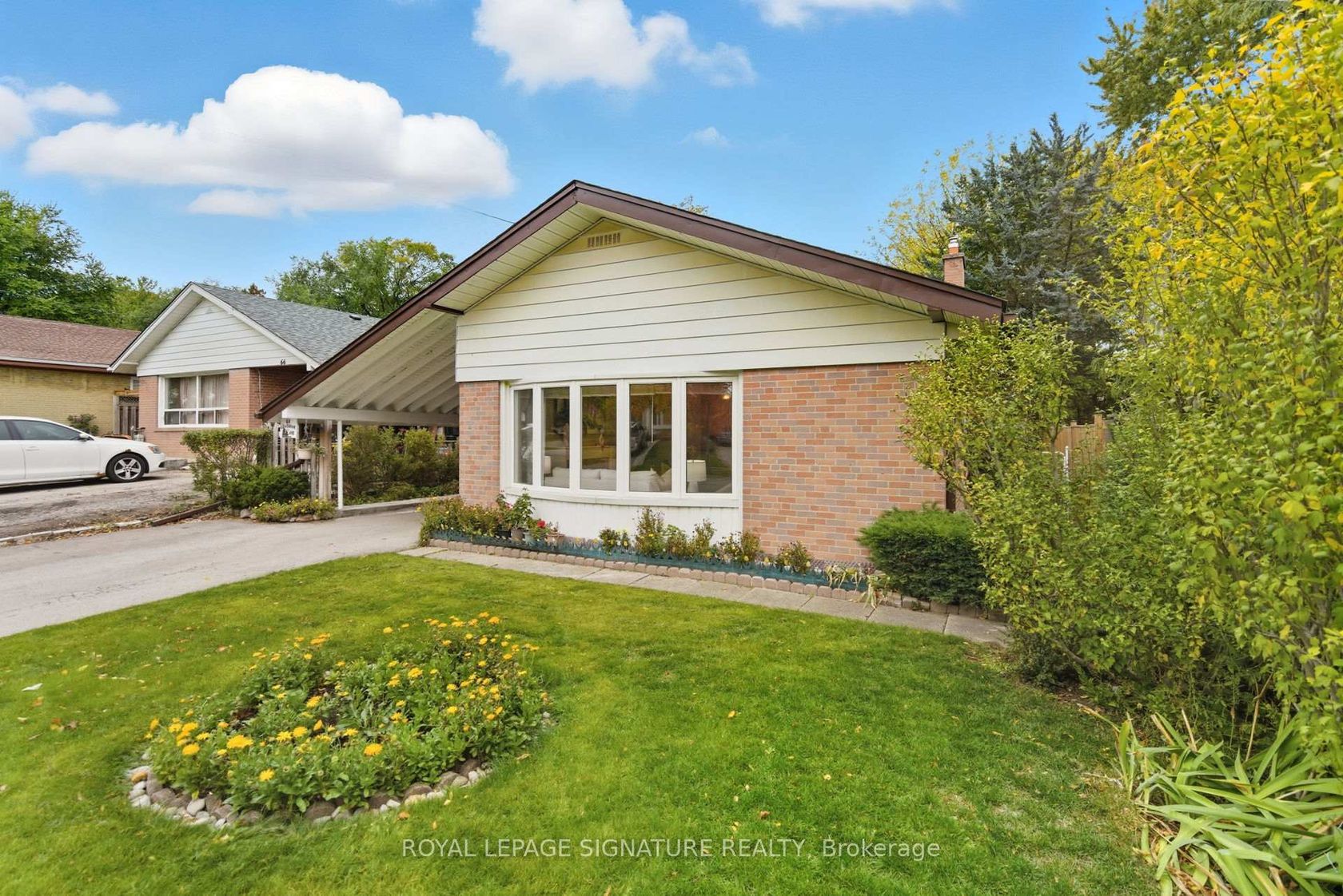 68 Genthorn Avenue, Kipling, Toronto  by Loree Meneguzzi Real Estate 68 Genthorn Avenue, Kipling, Toronto