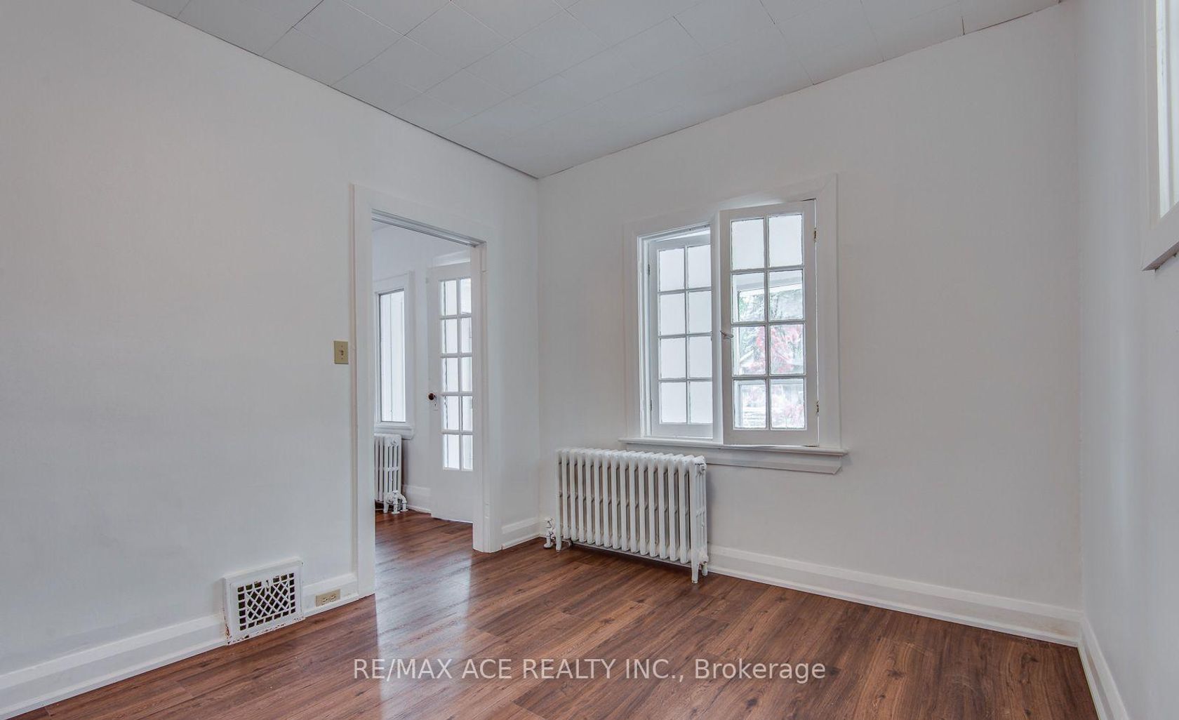 Photo 6 at 183 Glebemount Avenue, East York, Toronto Photo 6 at 183 Glebemount Avenue, East York, Toronto