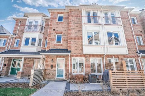 Photo 1 at 82 - 151 Townsgate Drive, Yorkhill, Vaughan