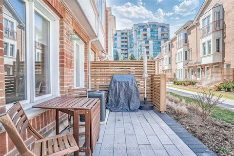 Photo 3 at 82 - 151 Townsgate Drive, Yorkhill, Vaughan