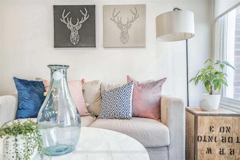 Photo 6 at 82 - 151 Townsgate Drive, Yorkhill, Vaughan