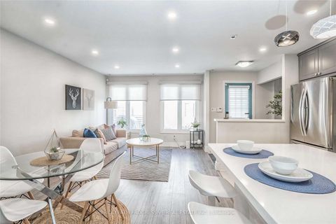 Photo 9 at 82 - 151 Townsgate Drive, Yorkhill, Vaughan