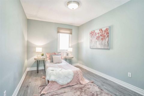 Photo 14 at 82 - 151 Townsgate Drive, Yorkhill, Vaughan