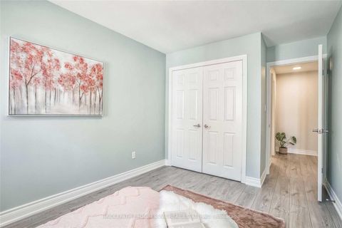 Photo 15 at 82 - 151 Townsgate Drive, Yorkhill, Vaughan