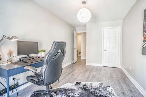 Photo 17 at 82 - 151 Townsgate Drive, Yorkhill, Vaughan