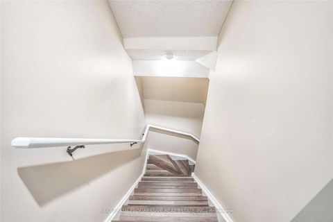 Photo 28 at 82 - 151 Townsgate Drive, Yorkhill, Vaughan