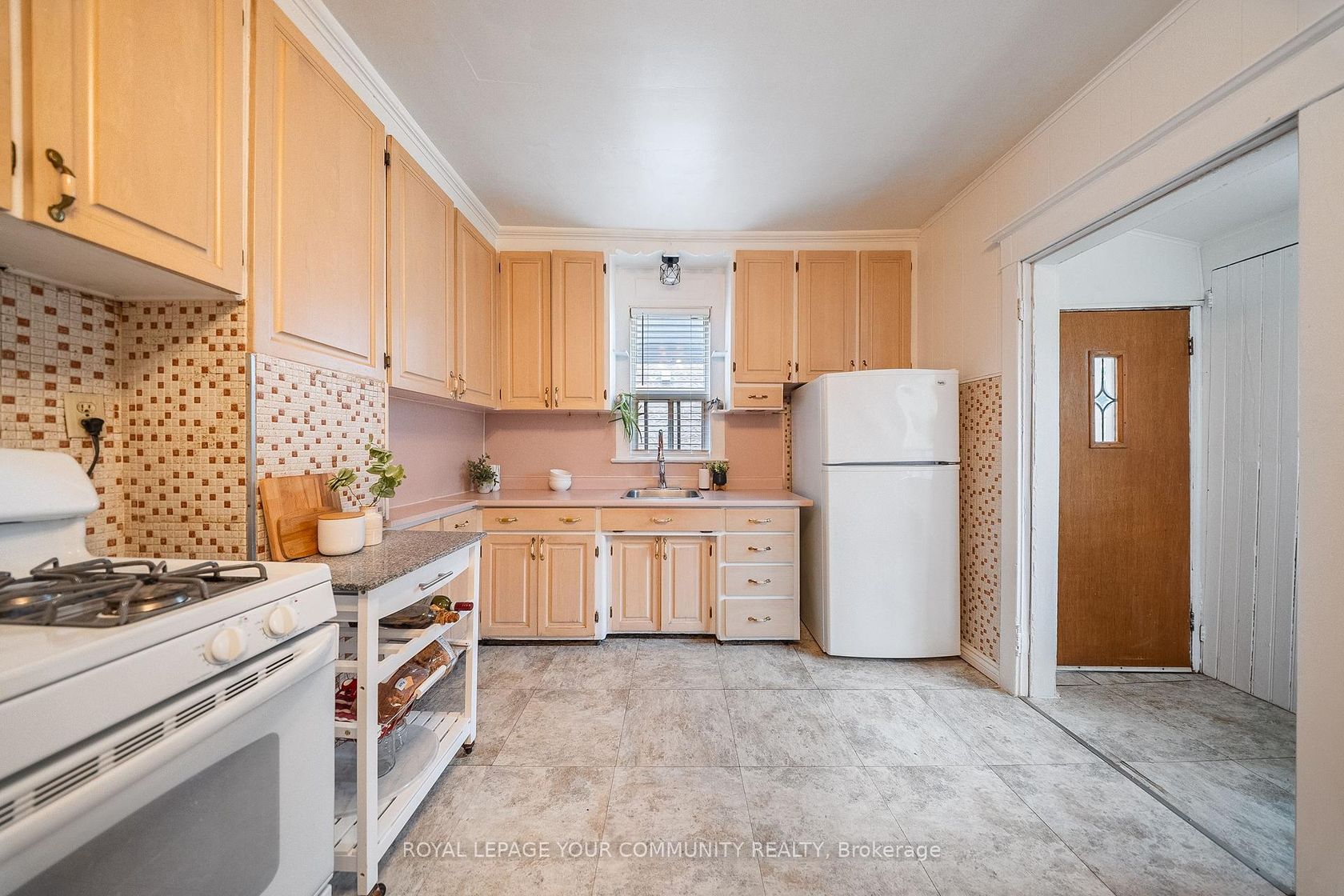 Photo 11 at 246 Westlake Avenue, Lumsden, Toronto Photo 11 at 246 Westlake Avenue, Lumsden, Toronto