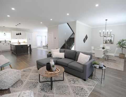 Photo 5 at 29 Patrick Drive, Aurora Highlands, Aurora