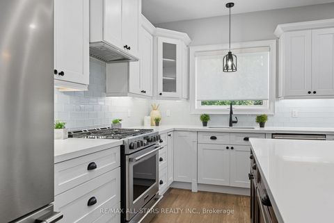 Photo 11 at 29 Patrick Drive, Aurora Highlands, Aurora