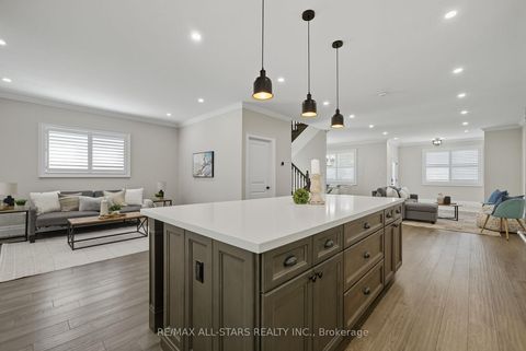 Photo 12 at 29 Patrick Drive, Aurora Highlands, Aurora