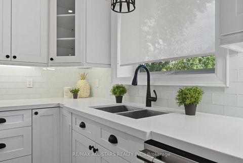 Photo 14 at 29 Patrick Drive, Aurora Highlands, Aurora