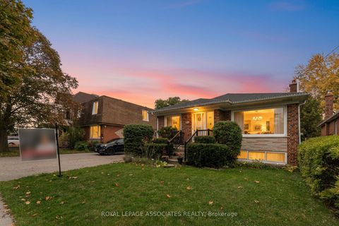 Photo 1 at 28 Waterbeach Crescent, Clairville, Toronto